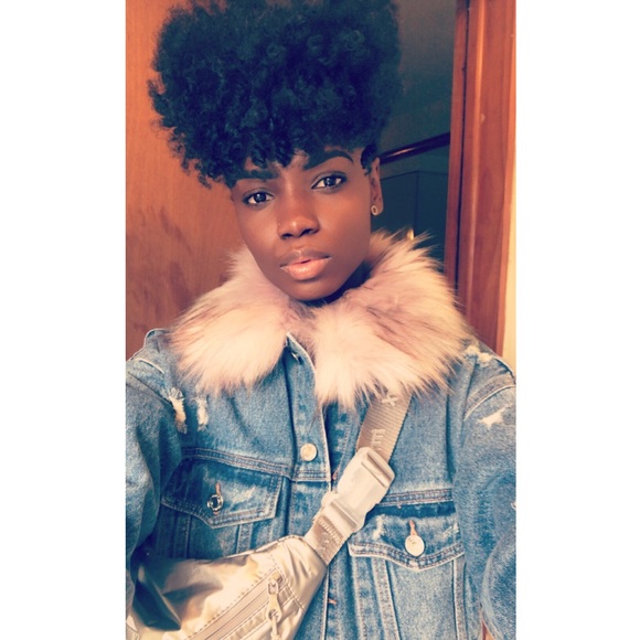 Meet your Posher, Denisha - Picture 1 of 1